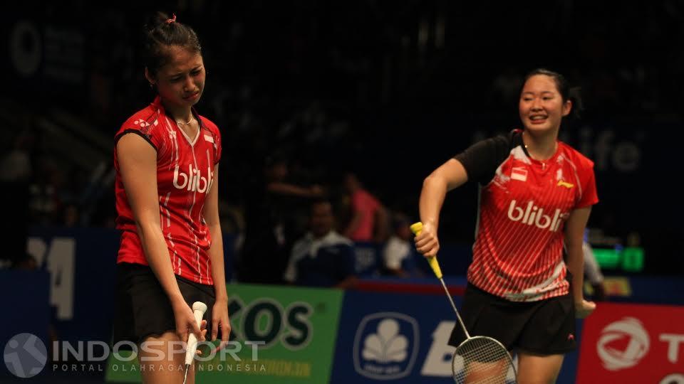 Ekspresi Kekecewaan pemain ganda putri Rizky Amalia Pradipta (kiri) saat mengalami kekalahan atas pasangan Denmark di perempat final Indonesia Open 2016, Jumat (03/06/16).